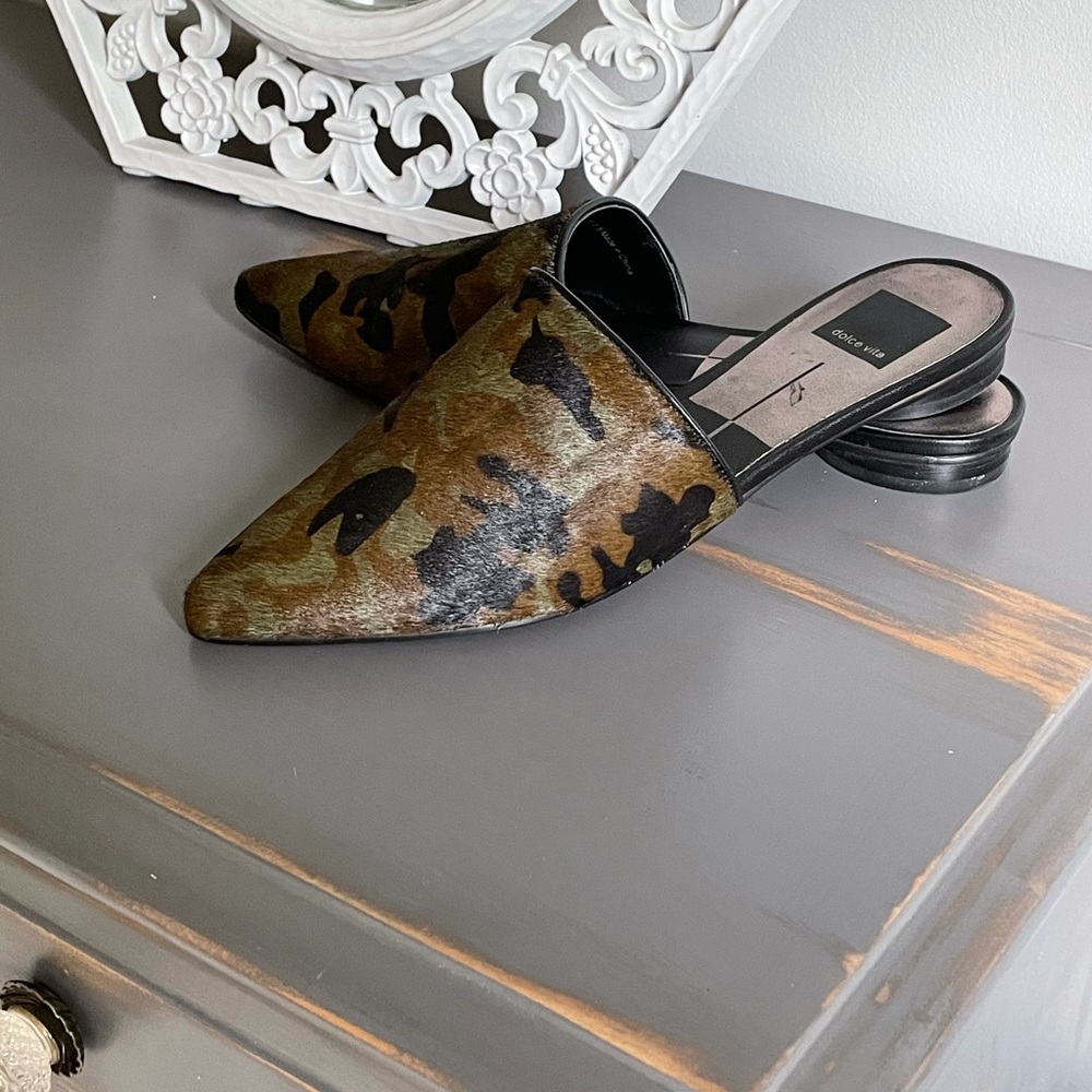 BNWOT DULCEVITA CALFHAIR CAMO SLIDES